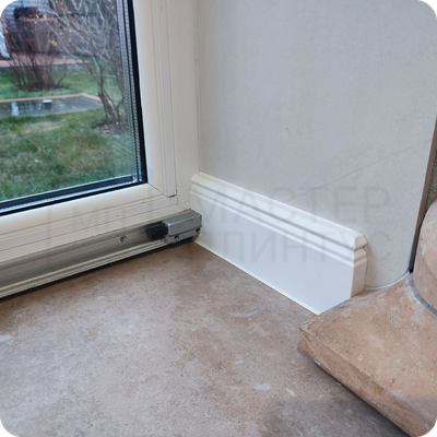 Плинтус ХДФ Dollken Cubu Hamburg Style 100мм Х 2,5 м 5012 Белый в интерьере 6