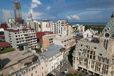 Продаётся первый коммерческий этаж на Площади Европы, в центре Батуми.
