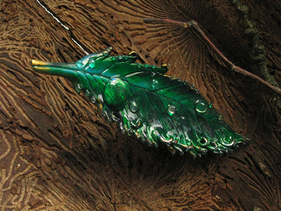 Весенняя брошь "Листок Павлинникуса" - волшебный подарок к 8 марта!