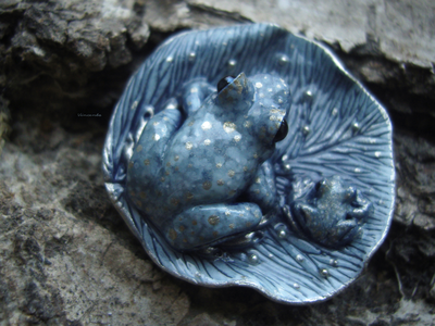 "Лелевеля и Полель. В ожидании света первой звезды", мини брошь с лягушками