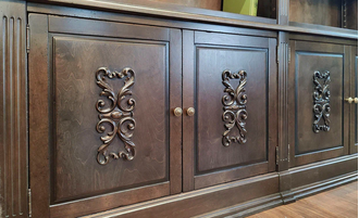 Библиотека модульная с лестницей и нишей под ТВ.