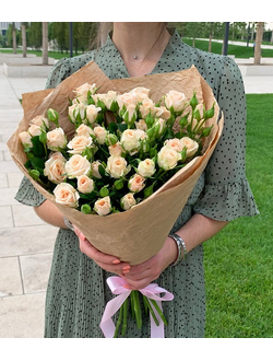 9 кремовых кустовых роз