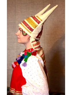 Русский народный головной убор "Кичка белая рогатая" с позатыльней