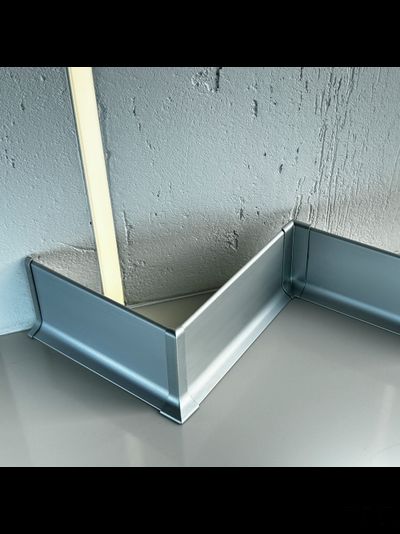 Плинтус SYMETRIC L- образный Анодированный серебро