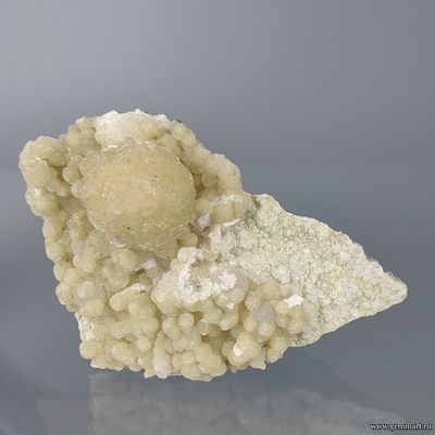 Стильбит, сферолиты. Индия. 52*40*20мм