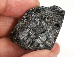 Нуумит (жедрит-антофиллит), необработанный образец, Гренландия (34*27*24 мм, 27 г) №29924