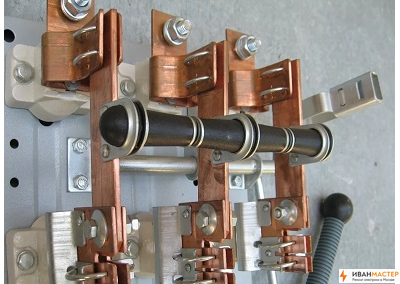 Установка трехполюсного рубильника электричества в квартире Москва ИВАНМАСТЕР