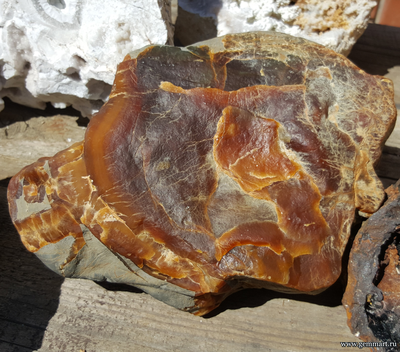 Симбирцит (Кальцит) — галтовка рекой