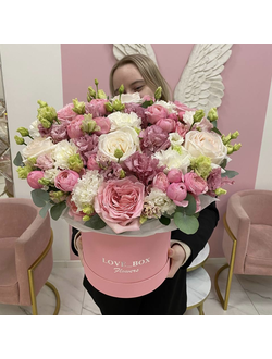 Букет в шляпной коробке микс цветов M