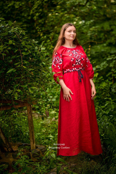 Платье славянское "Звездные половинки" красное