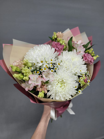 Букет из одноголовых хризантем "Фурия"