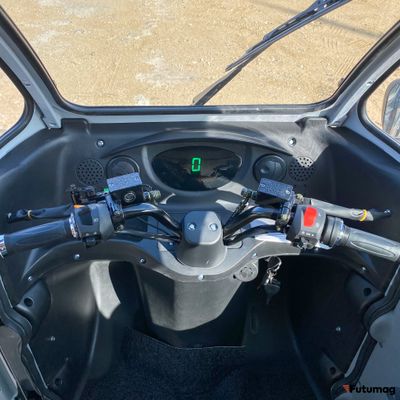 Трицикл грузовой GreenCamel Тендер E1200 (72V 2500W 52Ah) кабина, BOX, понижающая Тесла