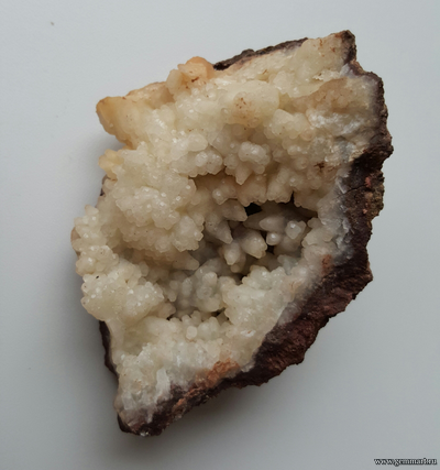 Кальцит на лимоните. Россия. 70*52*30мм