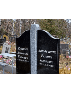 Двойной памятник из двух стел и столба
