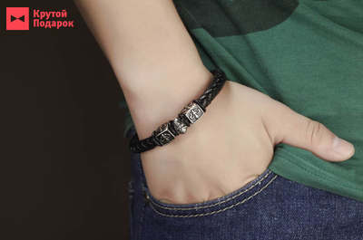 Кожаный браслет с черепом