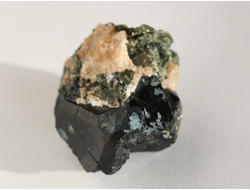 Шпинель черная на породе, Россия, Якутия (38*30*28 мм, 49 г) №18218