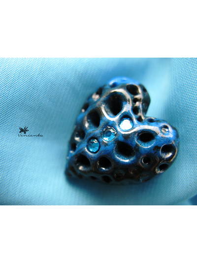 Синяя брошь "Сердце океана" - романтичное украшение в морском стиле