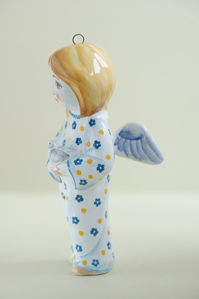 Ангел с голубем