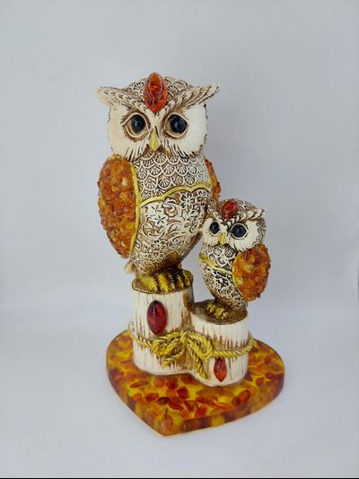 Совы двойные "Пара" на янтарной подставке