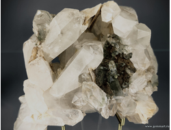 Горный хрусталь с включениями хлорита. Северная Осетия. 140*130*50мм