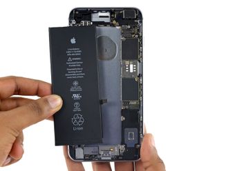 Замена аккумулятора iPhone 7, 7 Plus