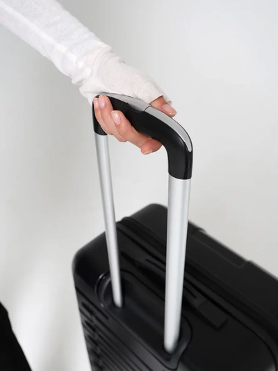 Чемодан для путешествий M Optimum Travel, черный