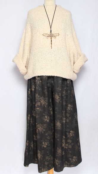 БРЮКИ-ЮБКА джинс-гобелен "БЕЗ КАРМАНОВ" размвтые цветы черные, синие р.46-54