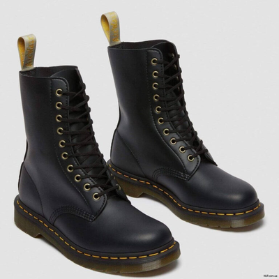 Ботинки Dr. Martens 1490 Vegan Black Felix Rub Off