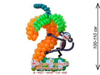 Оранжевая цифра 2 сделанная в виде пальмы, с озорной обезьянкой из шаров