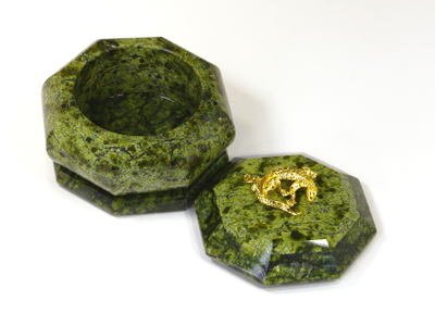 Шкатулка 6-гранная Змеевик, Урал (70*70*60 мм, 325 г) №15117