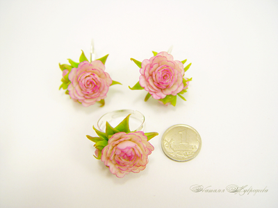 Комплект украшений "Пиончики". Цветы из полимерной глины.