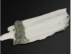 Брусит (Немалит), волокнистый брусит, змеевик, коллекционный образец, Россия, КЧР, Урупский район, м-ние. Белые осыпища (54*18*4 мм, 2,4 г) №29658