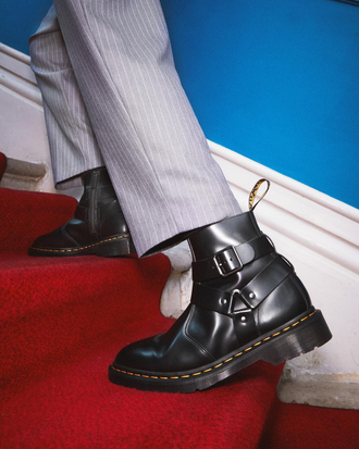 Doc martens 146 harness hotsell