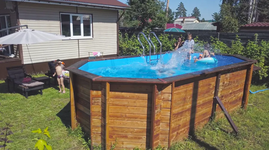 Бассейн "Баргузин" установлен на поверхности без бетонных работ, приобретен заказчиком в базовой комплектации и собран самостоятельно. 