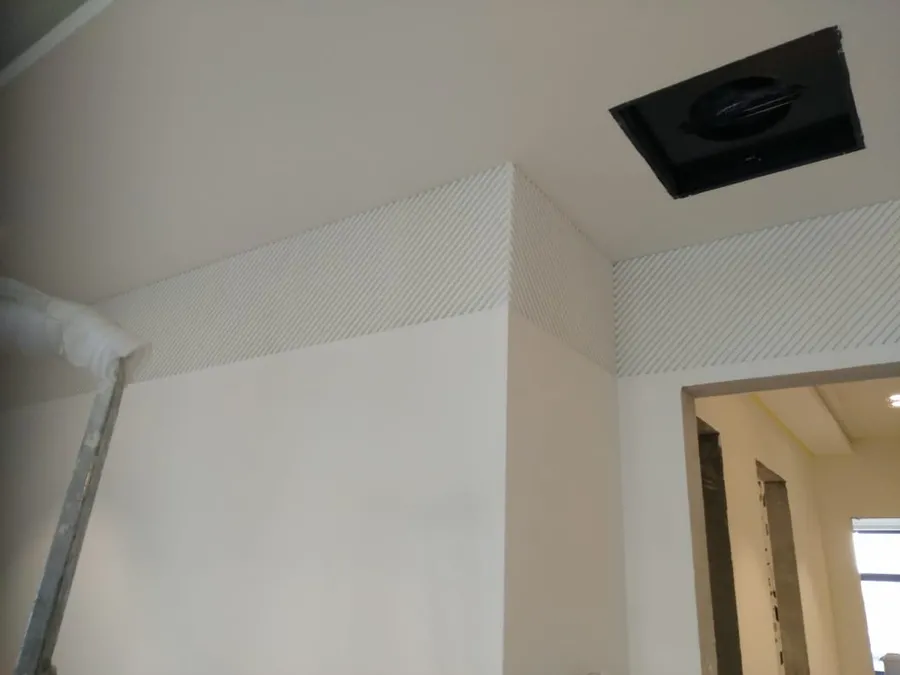 Смонтированные и покрашенные стеновые панели. Особое внимание было уделено стыкам на внешних и внутренних углах.