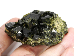 Эпидот, сросток кристаллов, Перу (55*42*32 мм, 101 г) №35868