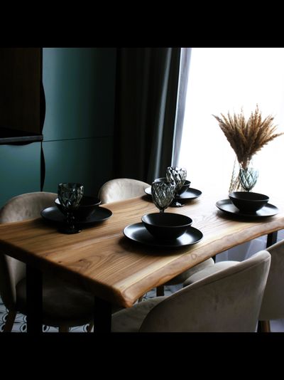 стол из слэбов карагача натурального цвета