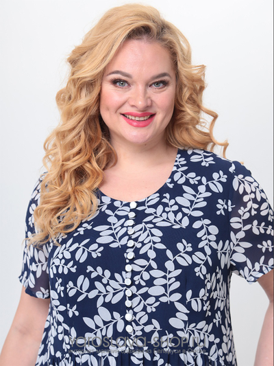 Платье нарядное из шифона с лиственным принтом на синем