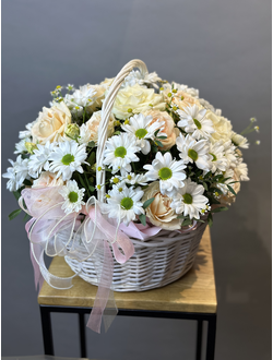 Корзина из хризантемы,ромашек и роз