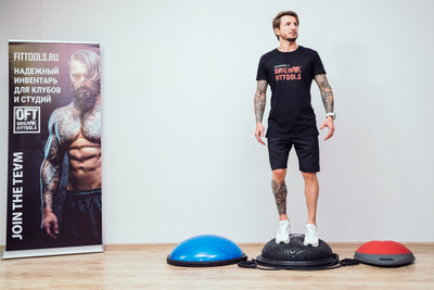 Полусфера гимнастическая надувная Original FitTools R3 с эспандерами и насосом