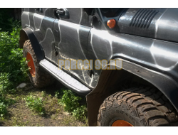 Силовые пороги на УАЗ Хантер 2003- с лифом кузова, крепление к раме, накладки из рифлёного алюминия (05.350.12)