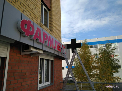 Светодиодный аптечный крест 1000*1000 белый