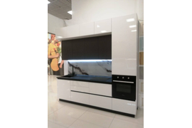 Кухня индиго с антресолями