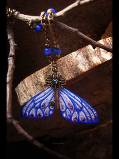 "Ключик от неба", бохо-подвеска с сапфиром и шёлковыми крылышками феи