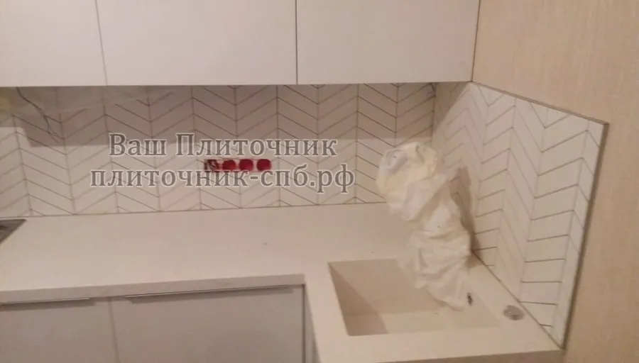 Изготовление кухонного фартука из плитки шеврон