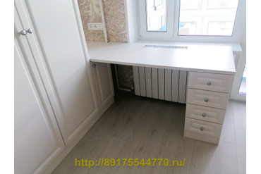 018 -3 Шкаф и стол.
Фасады: МДФ белые, покраска по RAL 9003.
Корпус: ЛДСП Egger, W1000 Белый Премиум, ST38.
