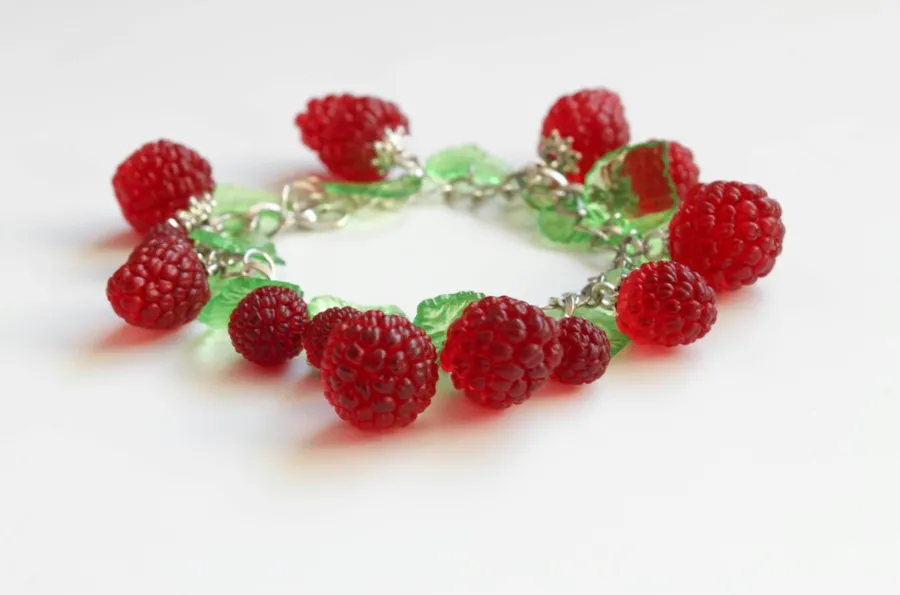 Потрясающая малина из эпоксидной смолы. Работа Виолетты Кулеш. Использован молд "Малина микс"