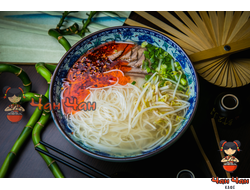 Суп из рисовой лапши с кусочками говядины 牛肉汤米线 700мл