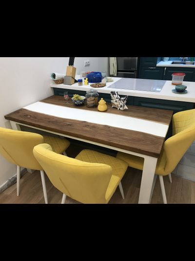 стол река с белой смолой из массива карагача