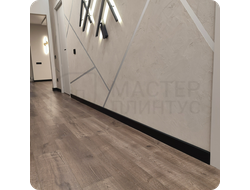 Плинтус ХДФ Dollken Cubu Flex Life 100мм Х 2,5 м 1144 Черный в интерьере 8